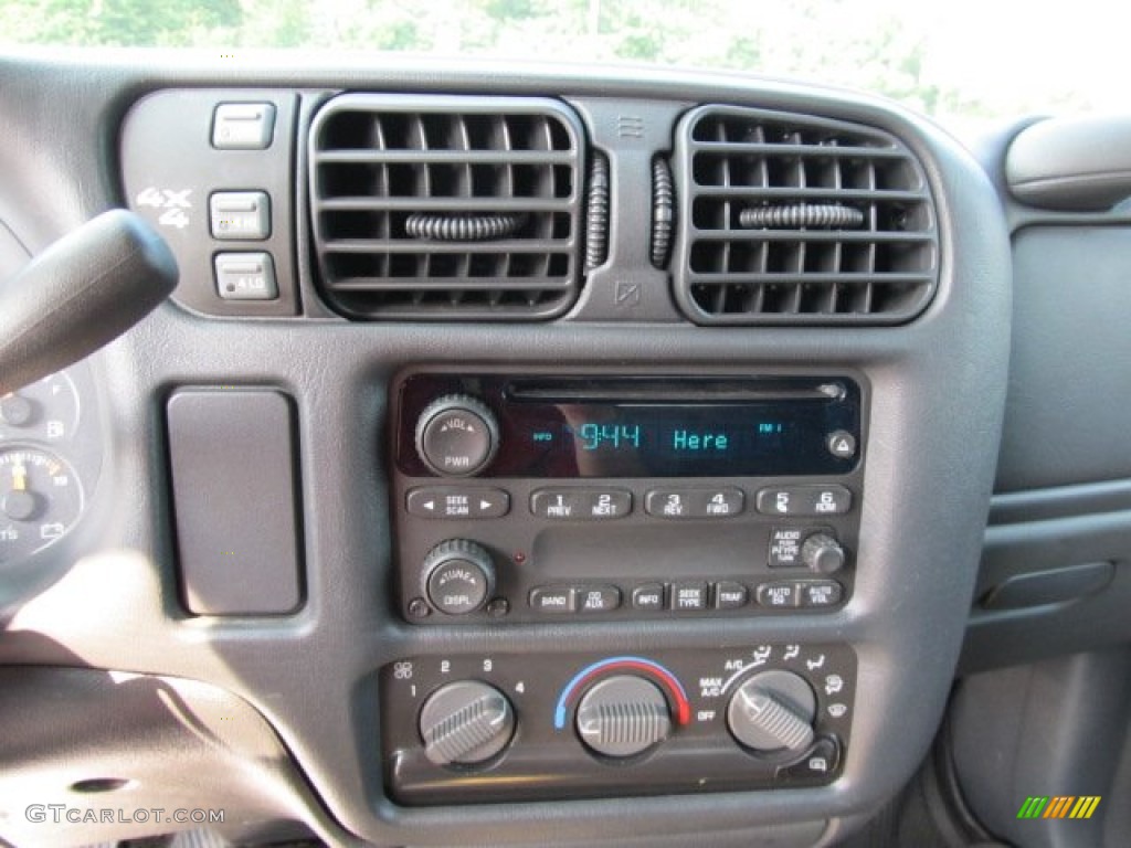 2004 Chevrolet S10 LS ZR5 Crew Cab 4x4 Controls Photo #52068584
