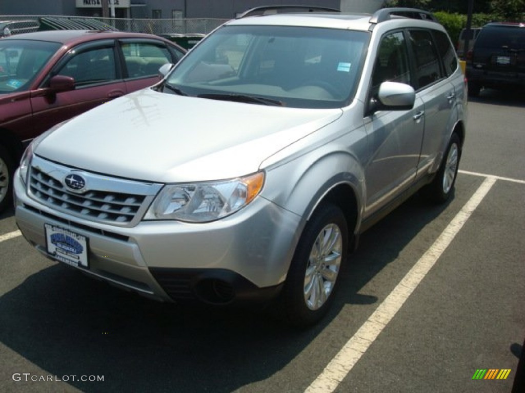 2011 Forester 2.5 X Premium - Spark Silver Metallic / Black photo #1