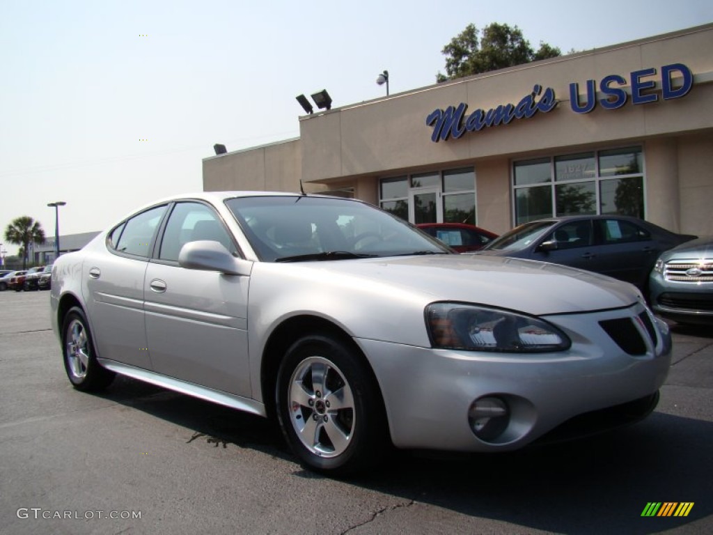 2005 Grand Prix Sedan - Galaxy Silver Metallic / Dark Pewter photo #2