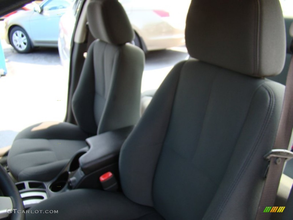 2005 Grand Prix Sedan - Galaxy Silver Metallic / Dark Pewter photo #11