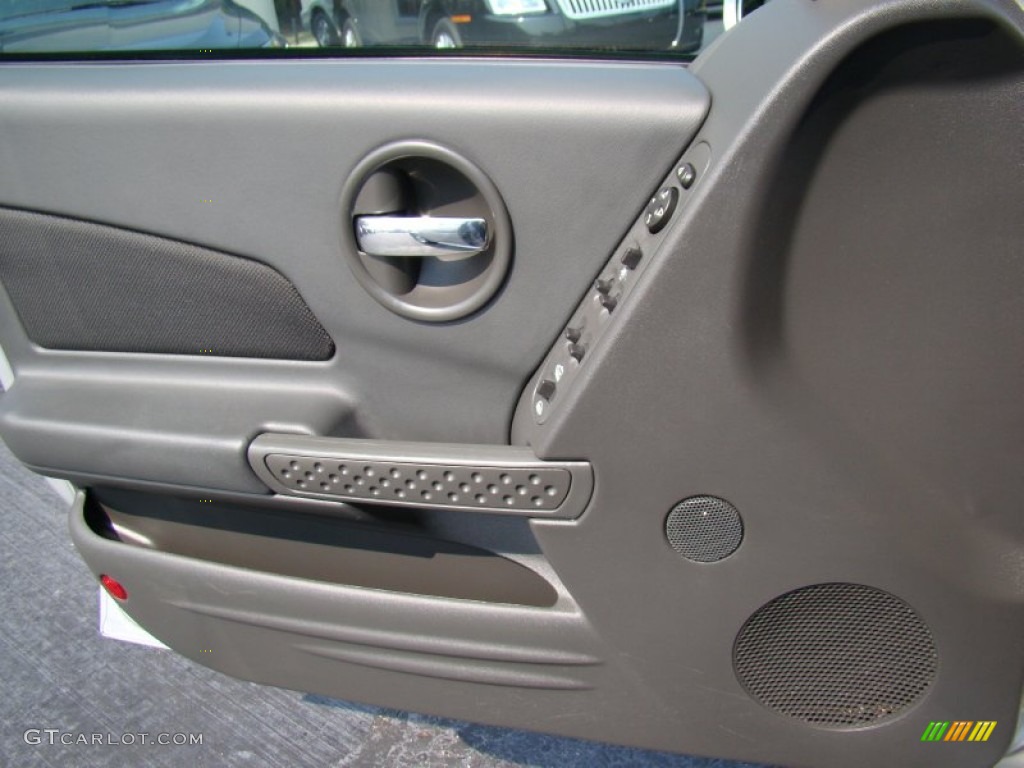 2005 Grand Prix Sedan - Galaxy Silver Metallic / Dark Pewter photo #19