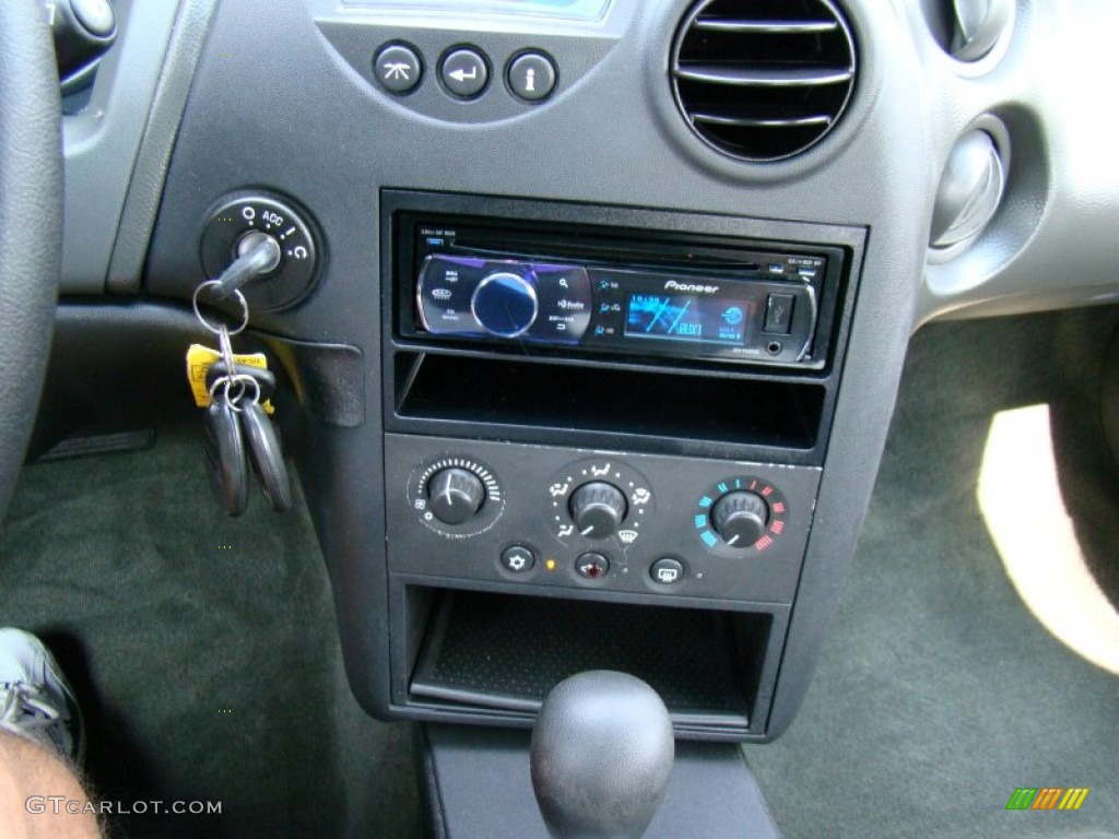 2005 Grand Prix Sedan - Galaxy Silver Metallic / Dark Pewter photo #21