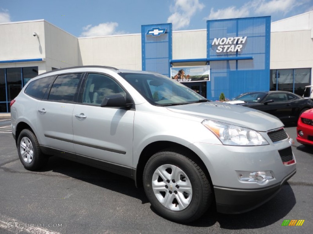 2011 Traverse LS AWD - Silver Ice Metallic / Dark Gray/Light Gray photo #1