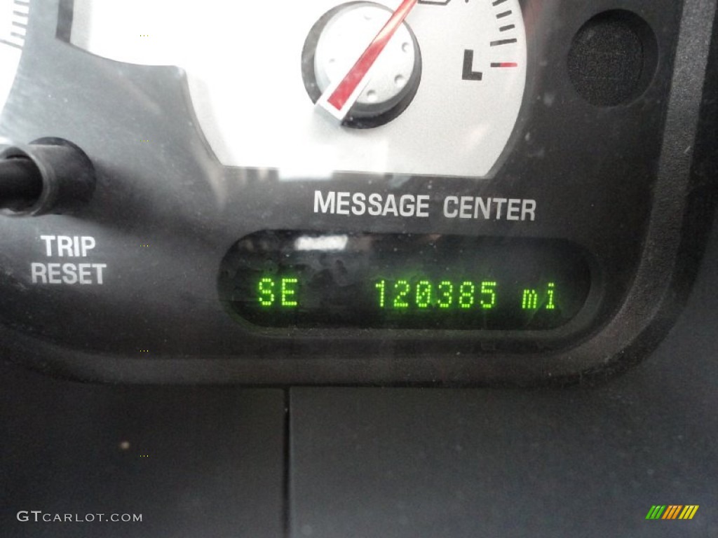 2004 Mountaineer V8 Premier AWD - Black Clearcoat / Medium Dark Parchment photo #14