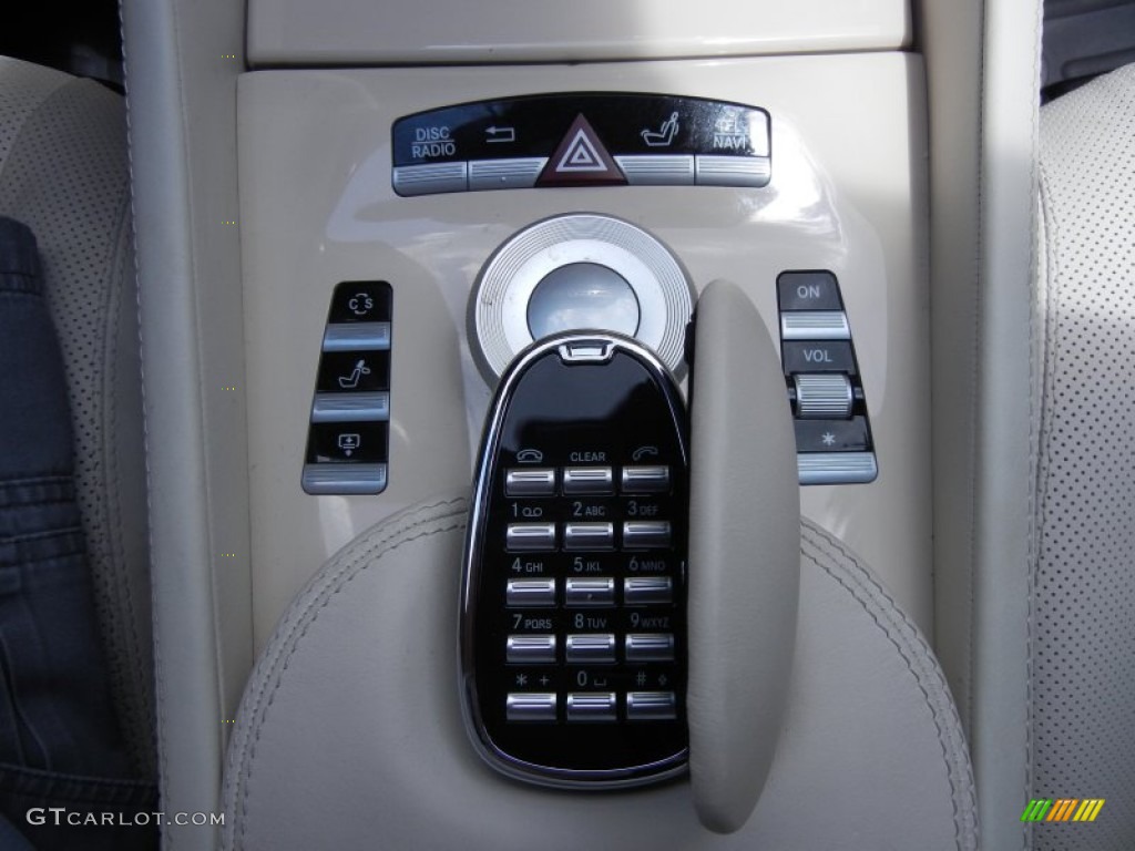 2010 Mercedes-Benz CL 550 4Matic Controls Photo #52075757