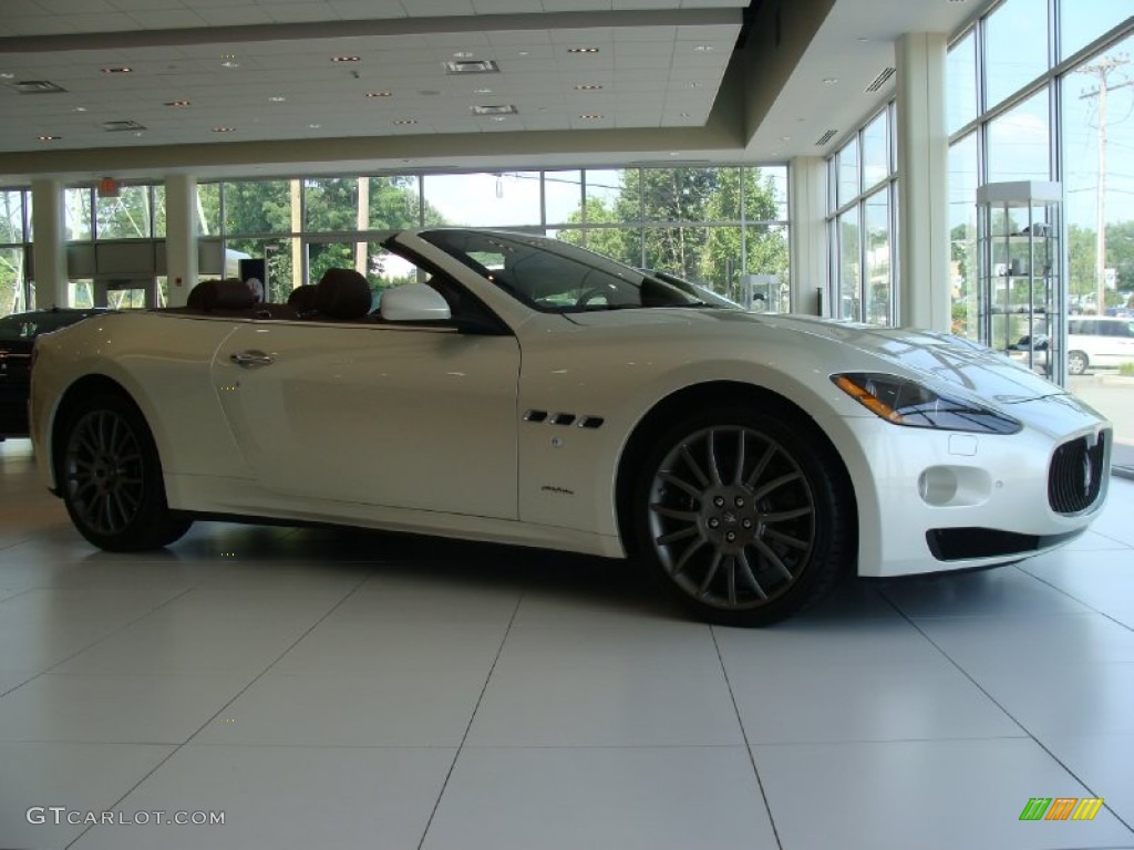 2010 GranTurismo Convertible GranCabrio - Bianco Fuji (Pearl White) / Marrone Corniola photo #8