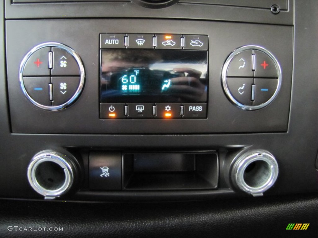 2008 GMC Sierra 1500 SLE Extended Cab 4x4 Controls Photo #52078214