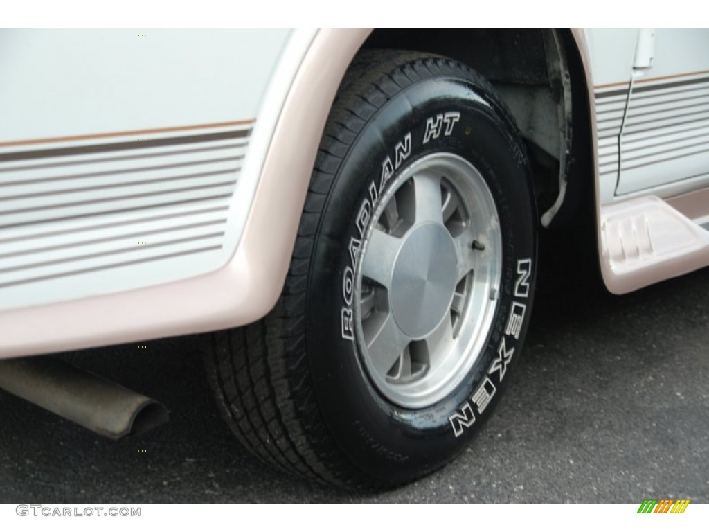 2000 Chevrolet Express G1500 Passenger Conversion Van Wheel Photo #52083737