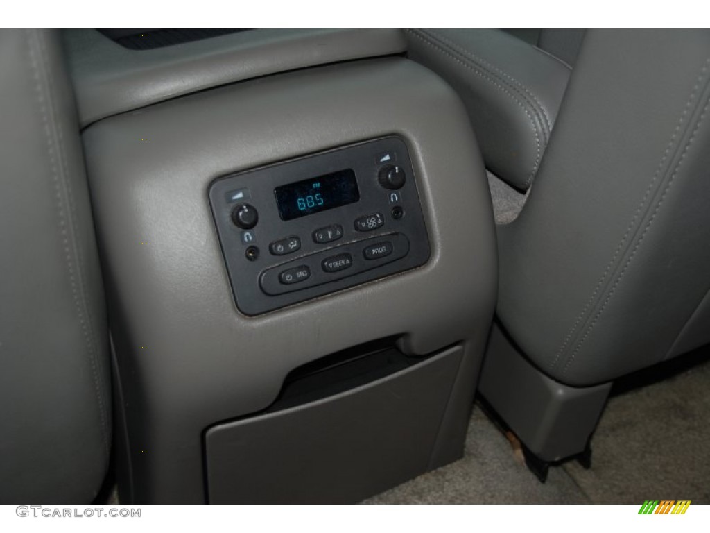 2003 Suburban 1500 LT - Light Pewter Metallic / Tan/Neutral photo #30