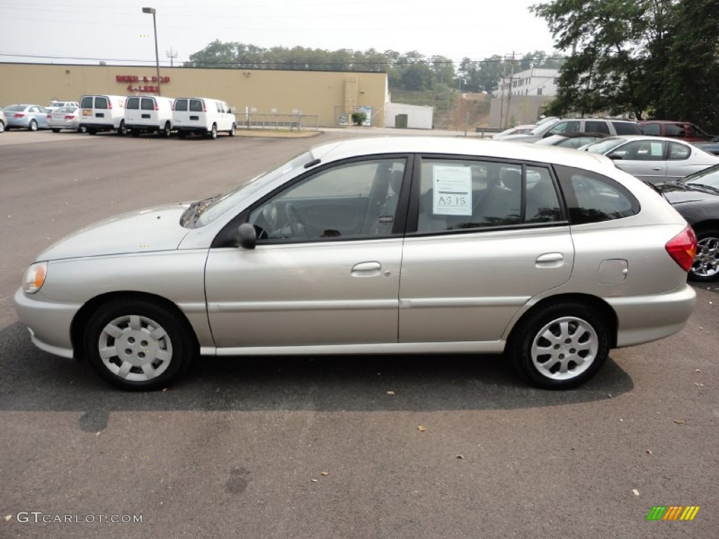 Light Silver 2002 Kia Rio Cinco Hatchback Exterior Photo #52087268