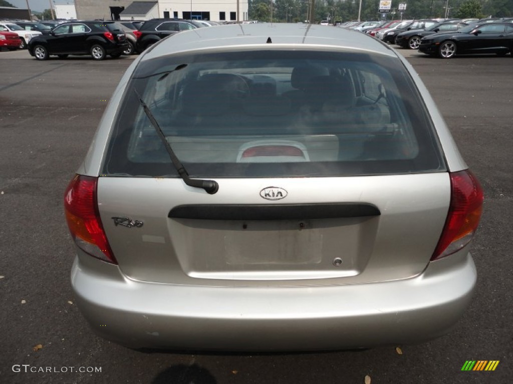 2002 Rio Cinco Hatchback - Light Silver / Gray photo #6