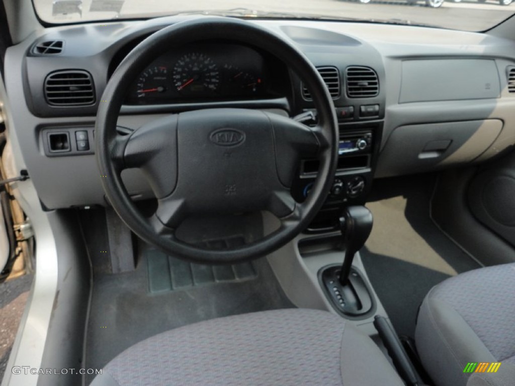 Gray Interior 2002 Kia Rio Cinco Hatchback Photo #52087358