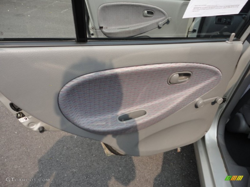 2002 Rio Cinco Hatchback - Light Silver / Gray photo #12