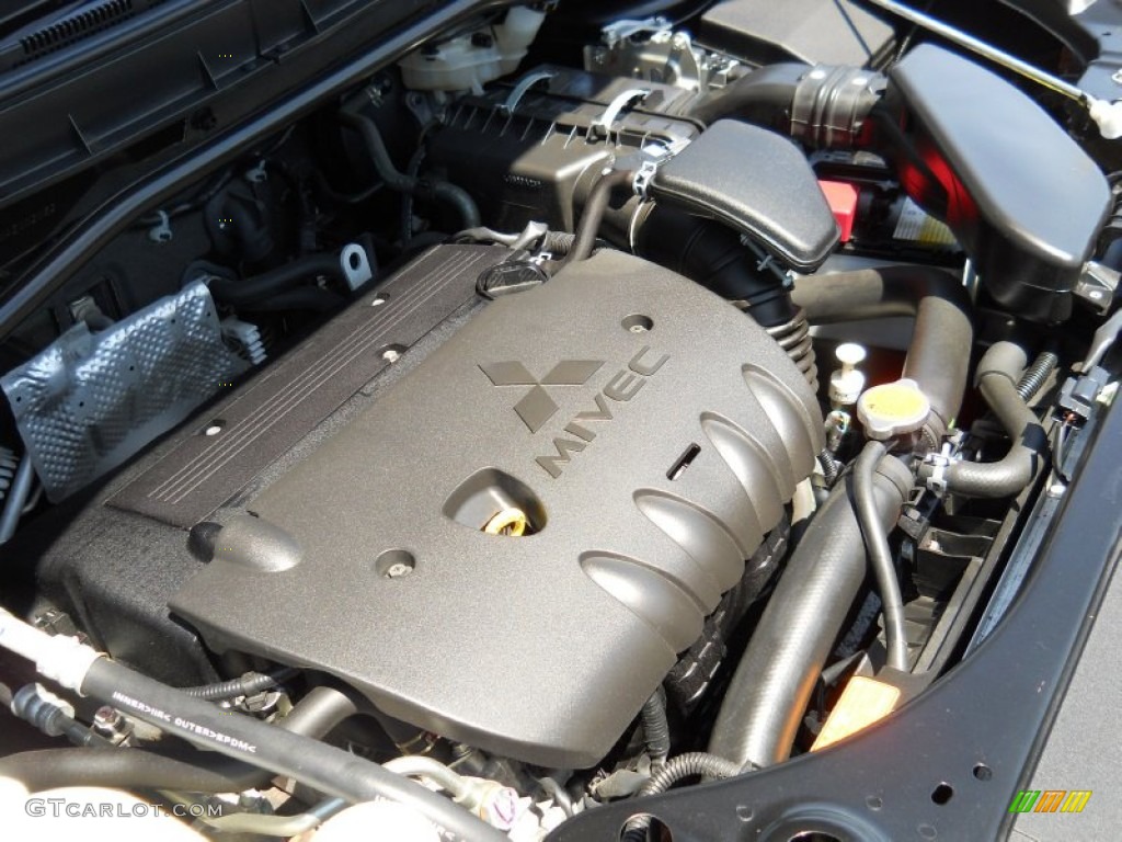 2010 Mitsubishi Outlander ES 4WD Engine Photos