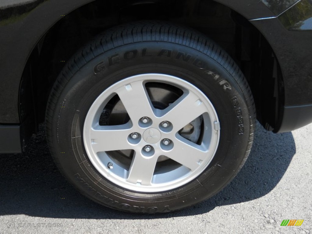 2010 Mitsubishi Outlander ES 4WD Wheel Photos