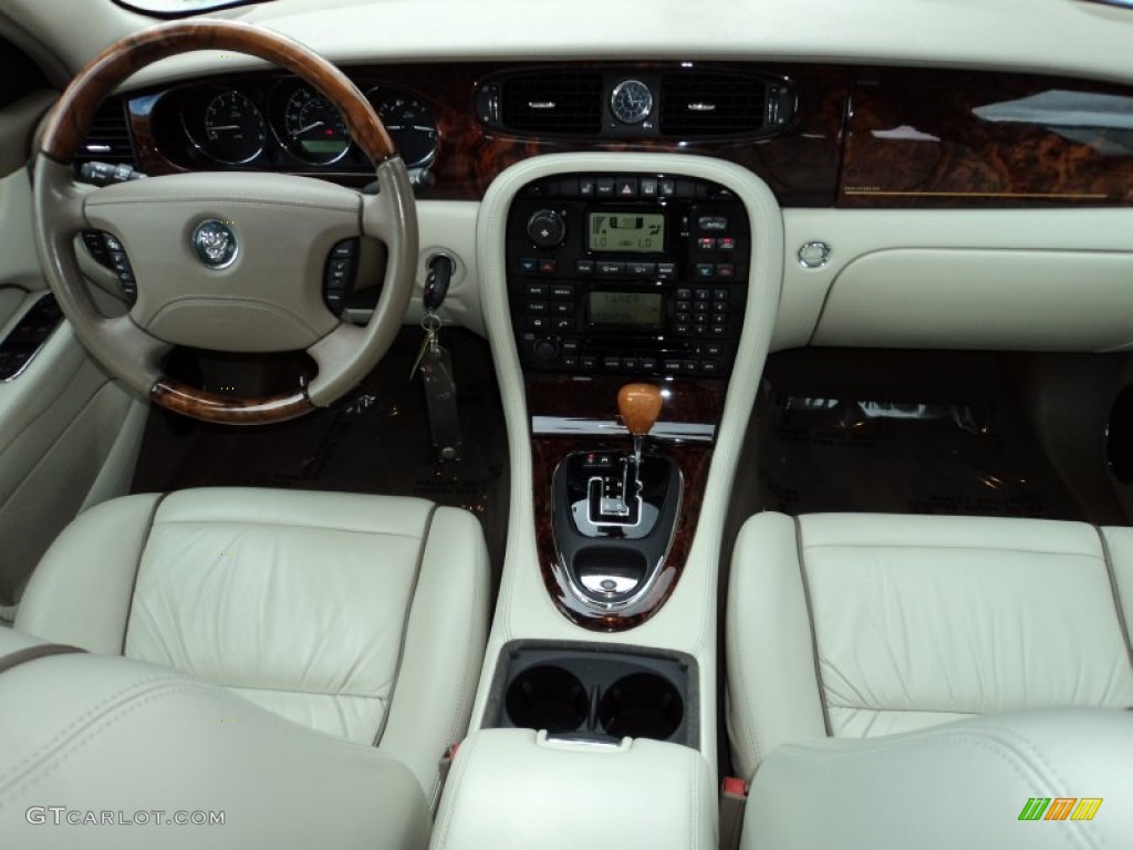 2004 Jaguar XJ Vanden Plas Sand Dashboard Photo #52089876