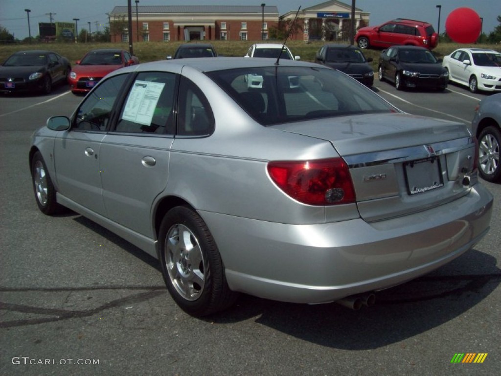 2005 L Series L300 Sedan - Silver Platinum / Grey photo #3