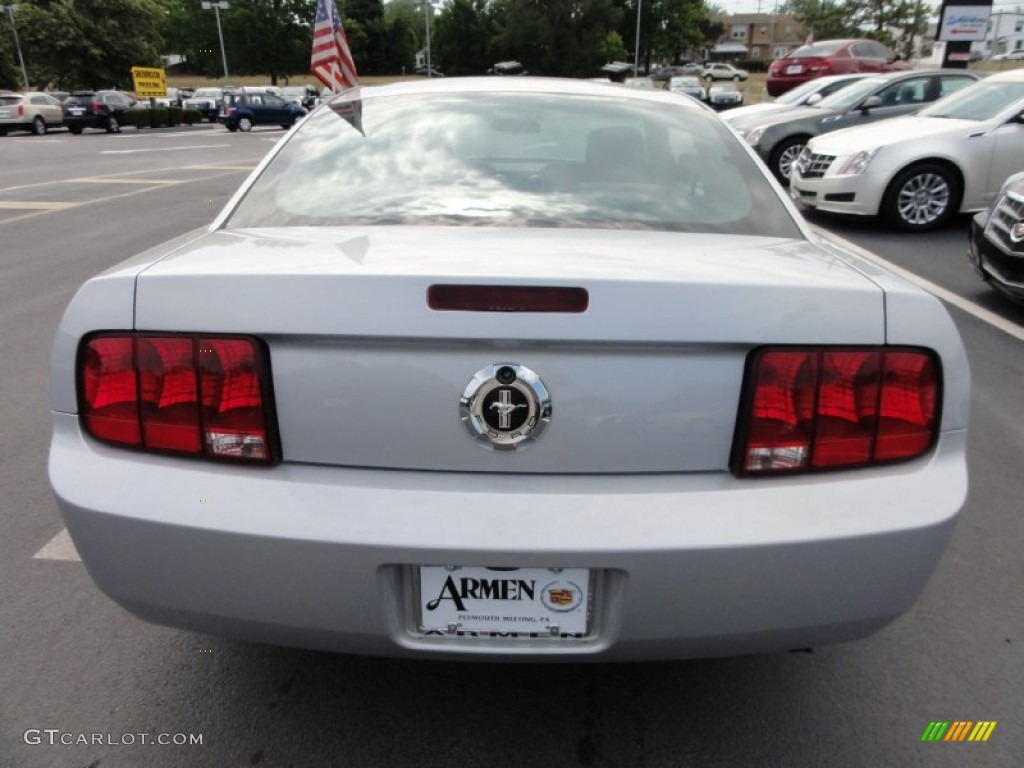 2005 Mustang V6 Deluxe Coupe - Satin Silver Metallic / Dark Charcoal photo #9