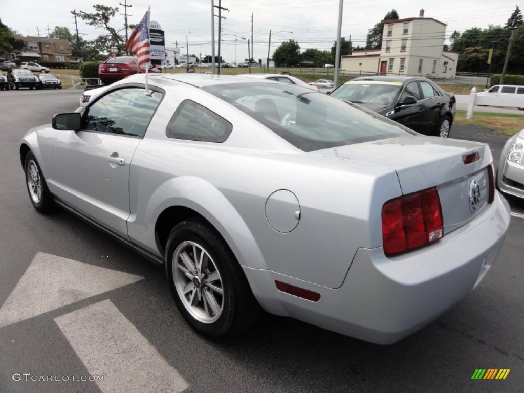 2005 Mustang V6 Deluxe Coupe - Satin Silver Metallic / Dark Charcoal photo #10