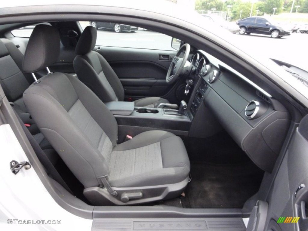 2005 Mustang V6 Deluxe Coupe - Satin Silver Metallic / Dark Charcoal photo #20