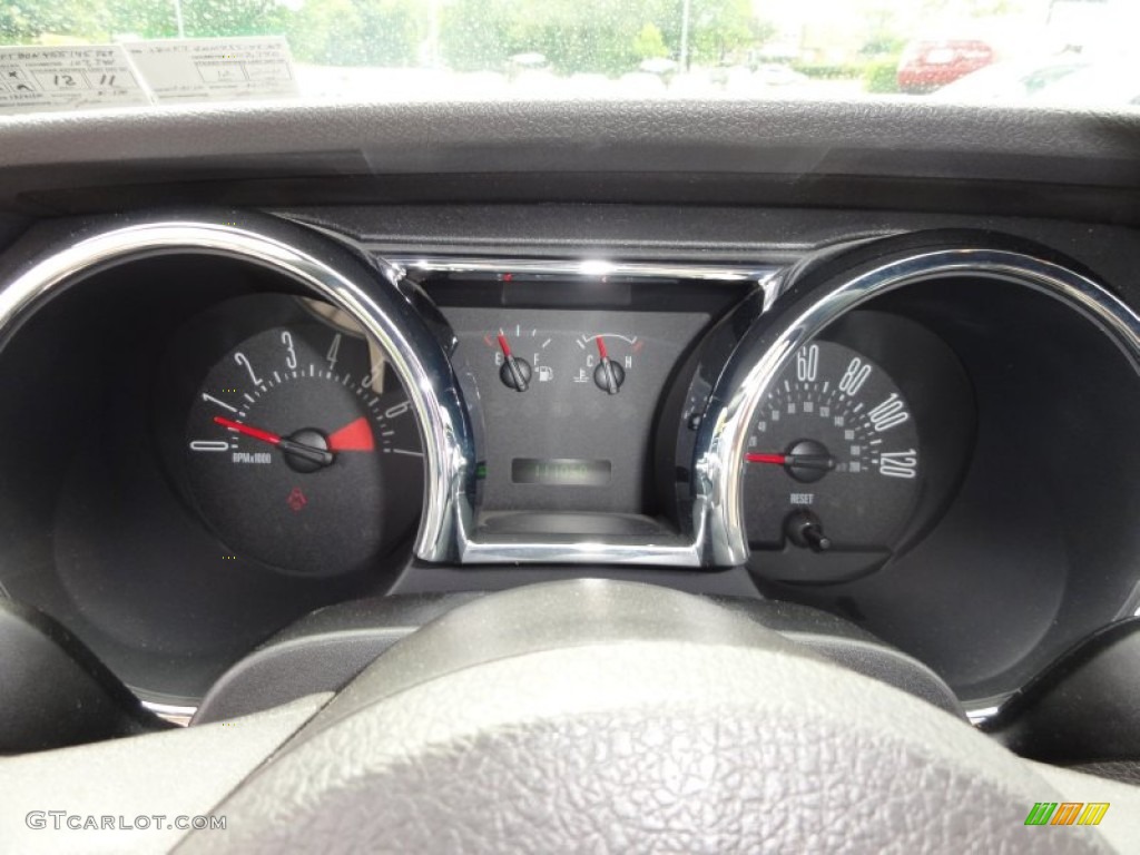 2005 Mustang V6 Deluxe Coupe - Satin Silver Metallic / Dark Charcoal photo #31