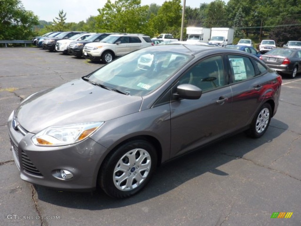 2012 Focus SE Sedan - Sterling Grey Metallic / Charcoal Black photo #5