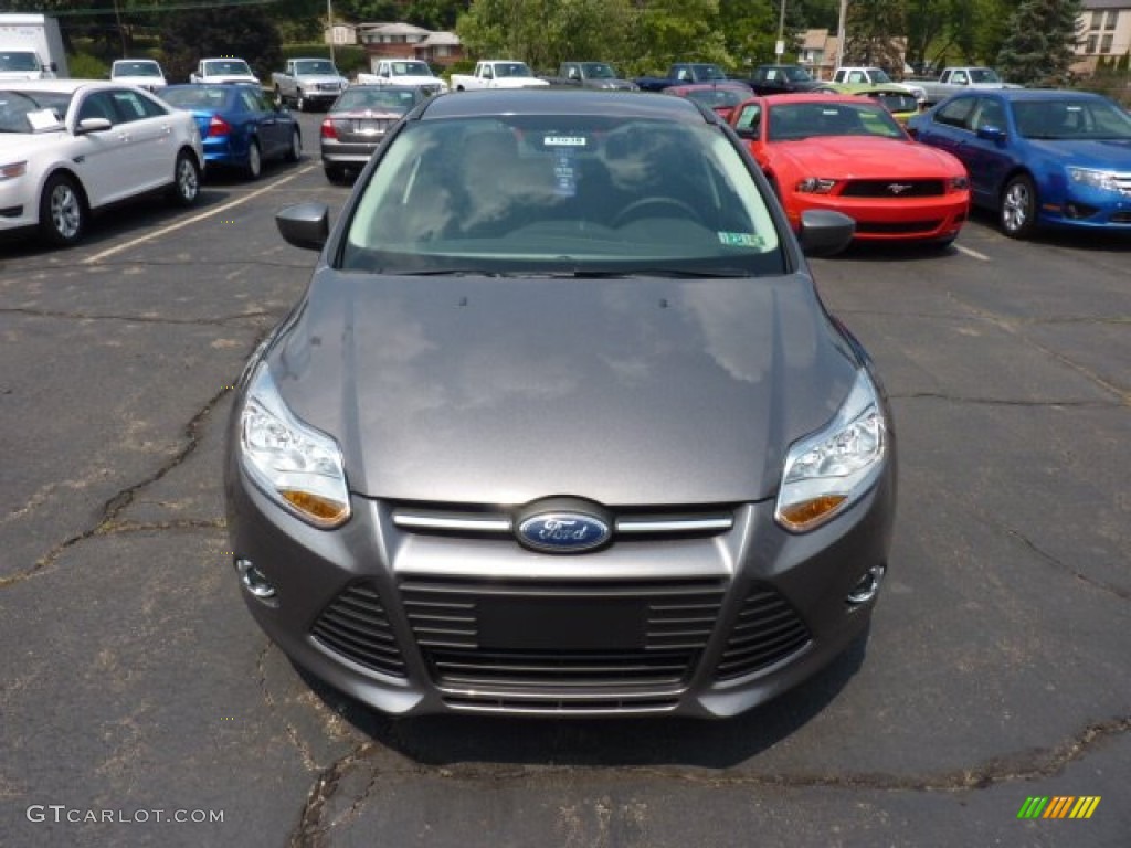 2012 Focus SE Sedan - Sterling Grey Metallic / Charcoal Black photo #6