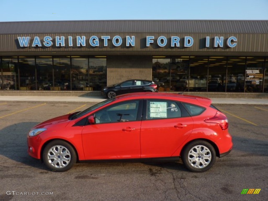 2012 Focus SE 5-Door - Race Red / Charcoal Black photo #1