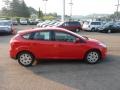 Race Red - Focus SE 5-Door Photo No. 5