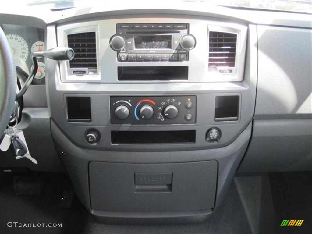2007 Dodge Ram 1500 SLT Quad Cab Controls Photo #52103951