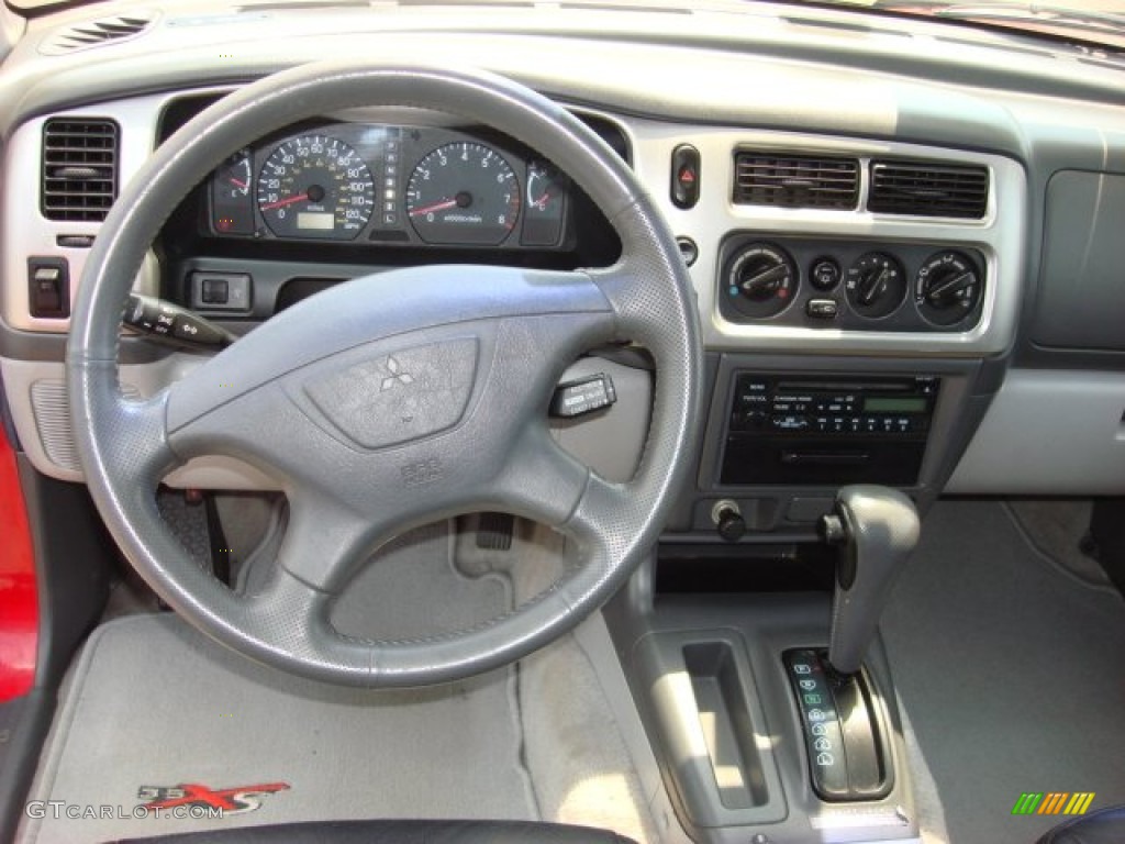 2001 Mitsubishi Montero Sport 3.5XS Dashboard Photos