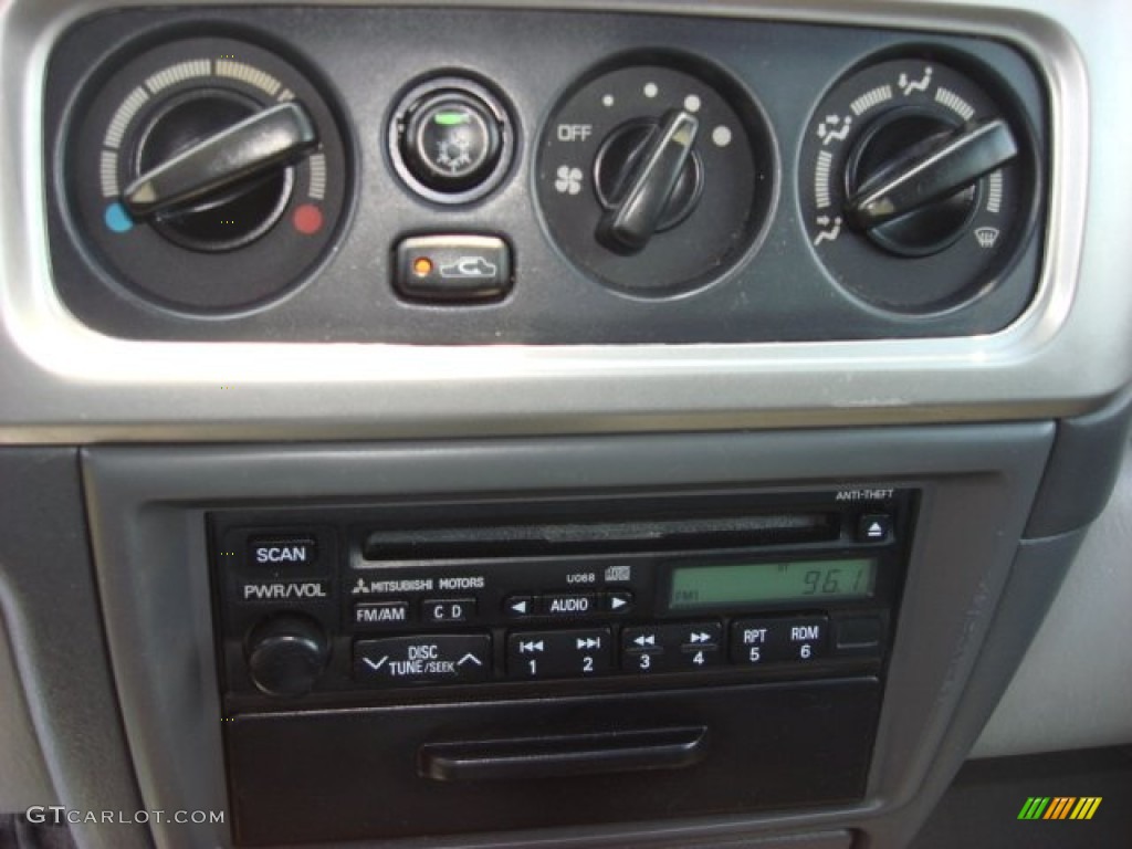 2001 Mitsubishi Montero Sport 3.5XS Controls Photos