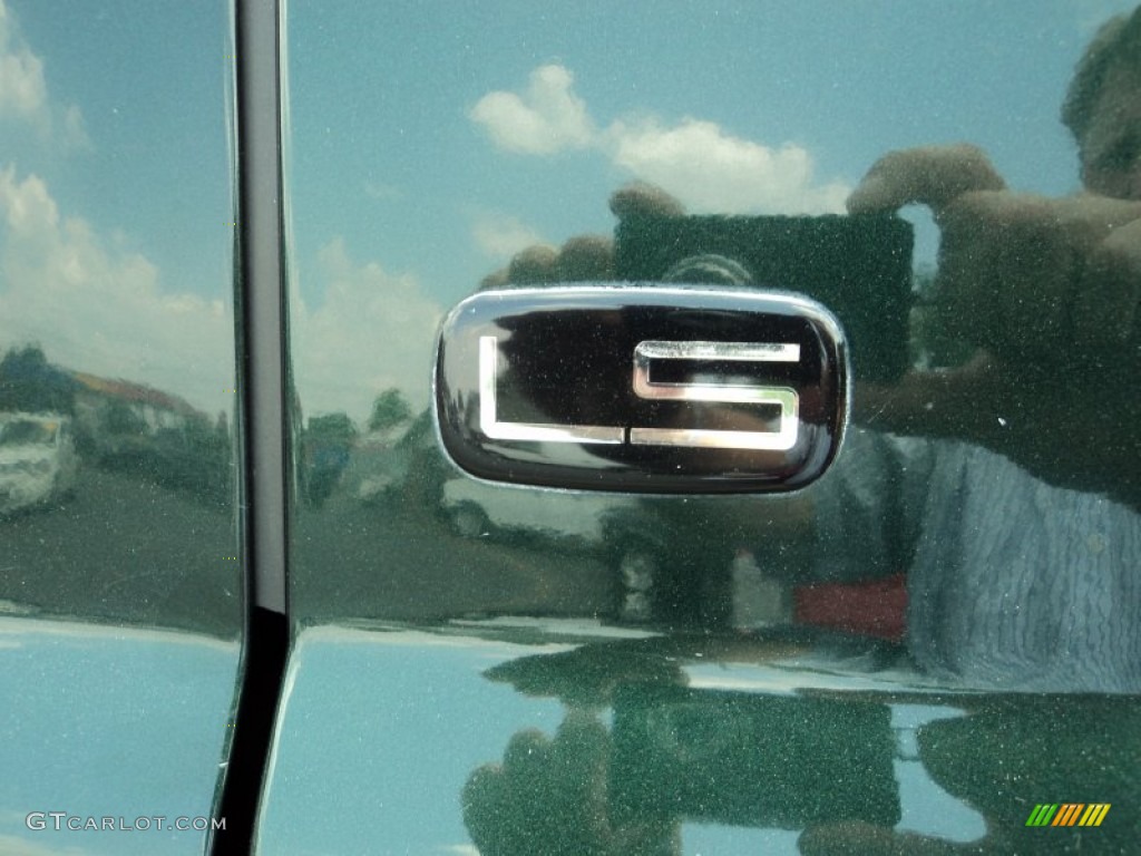 2004 Chevrolet Silverado 2500HD LS Regular Cab 4x4 Marks and Logos Photo #52108211