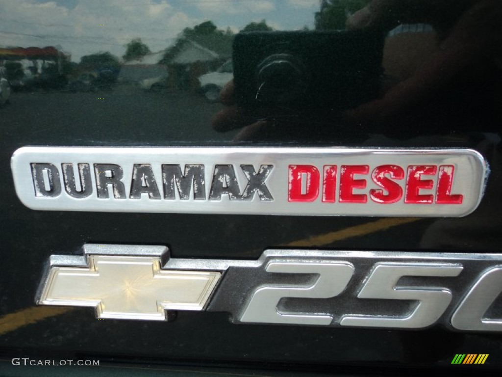 2004 Chevrolet Silverado 2500HD LS Regular Cab 4x4 Marks and Logos Photos