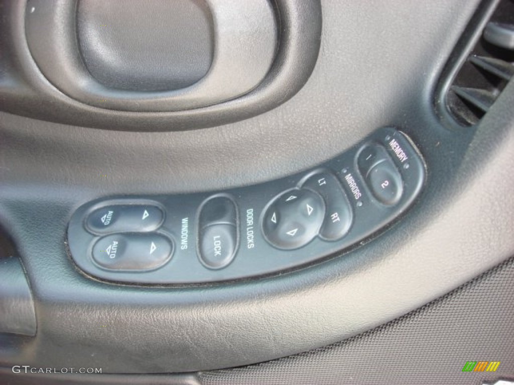2001 Chevrolet Corvette Coupe Controls Photo #52110035