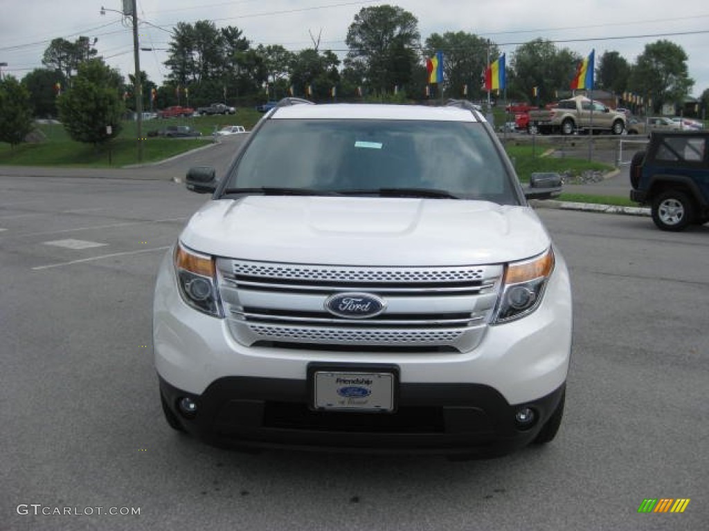 2011 Explorer XLT 4WD - White Platinum Tri-Coat / Medium Light Stone photo #3