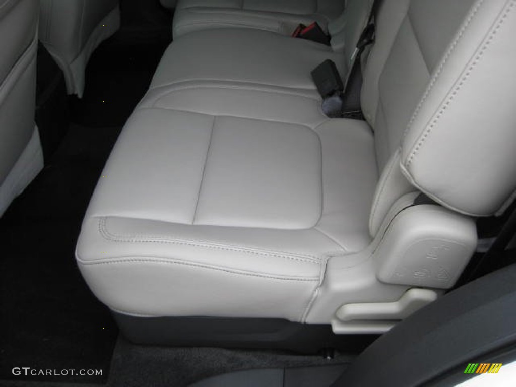 2011 Explorer XLT 4WD - White Platinum Tri-Coat / Medium Light Stone photo #17