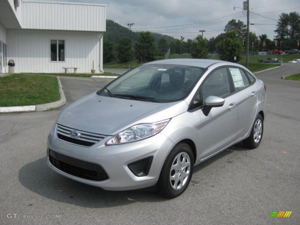 Ingot Silver Metallic 2011 Ford Fiesta SE Sedan Exterior Photo #52113736