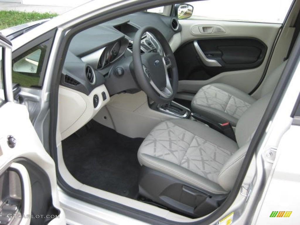 Light Stone/Charcoal Black Cloth Interior 2011 Ford Fiesta SE Sedan Photo #52113868