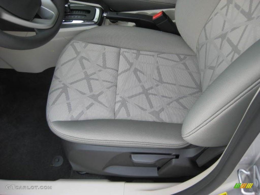 Light Stone/Charcoal Black Cloth Interior 2011 Ford Fiesta SE Sedan Photo #52113883