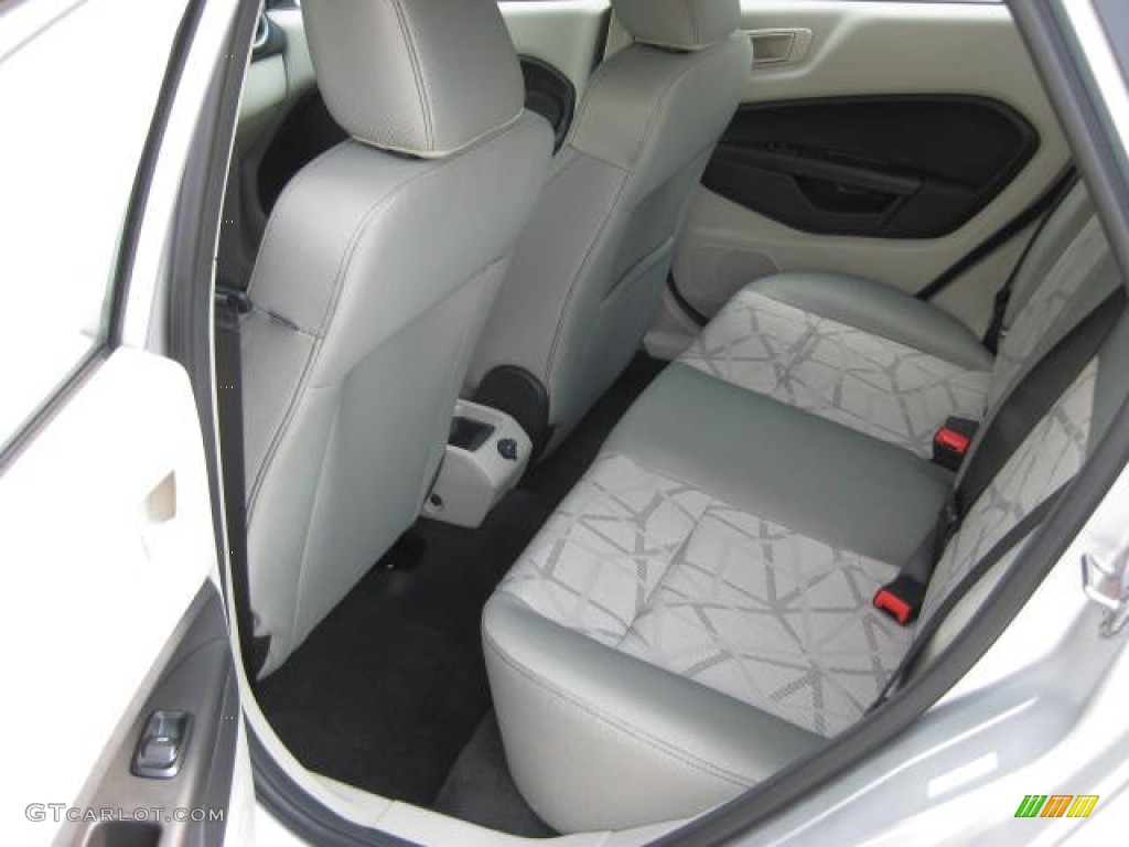 Light Stone/Charcoal Black Cloth Interior 2011 Ford Fiesta SE Sedan Photo #52113907