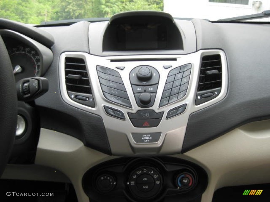 2011 Ford Fiesta SE Sedan Controls Photo #52114054