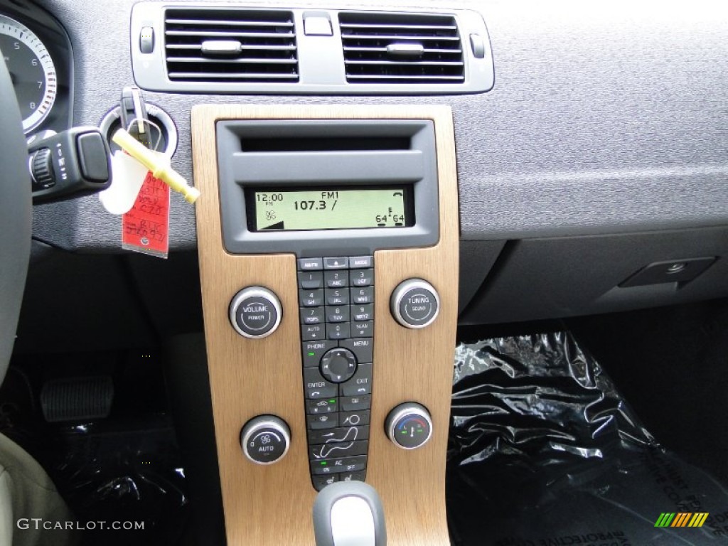 2011 Volvo C70 T5 Controls Photo #52114546