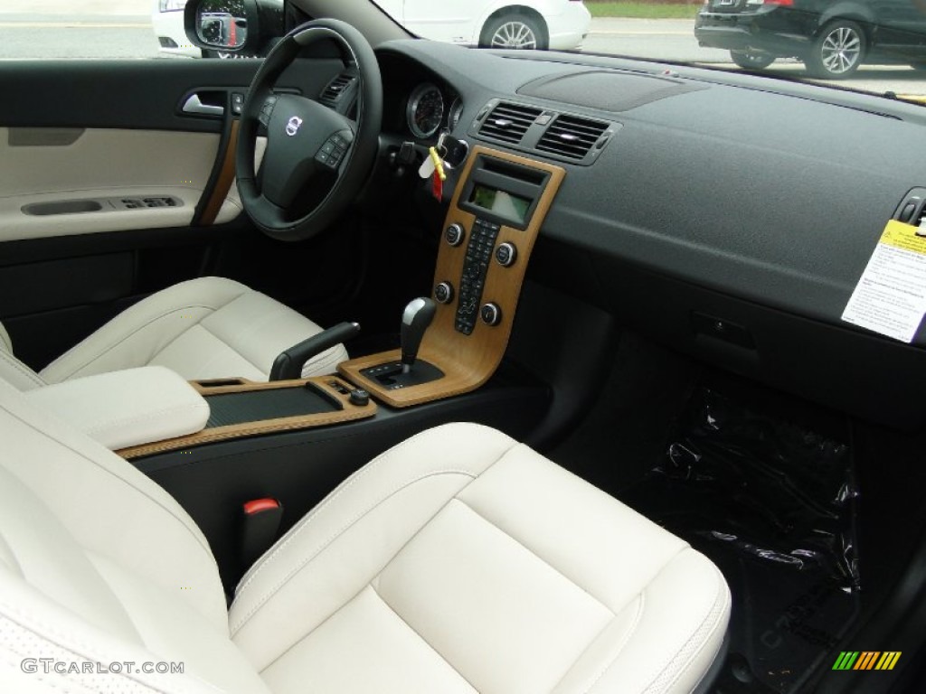 2011 Volvo C70 T5 Soverign Hide Calcite Leather/Off Black Dashboard Photo #52114558