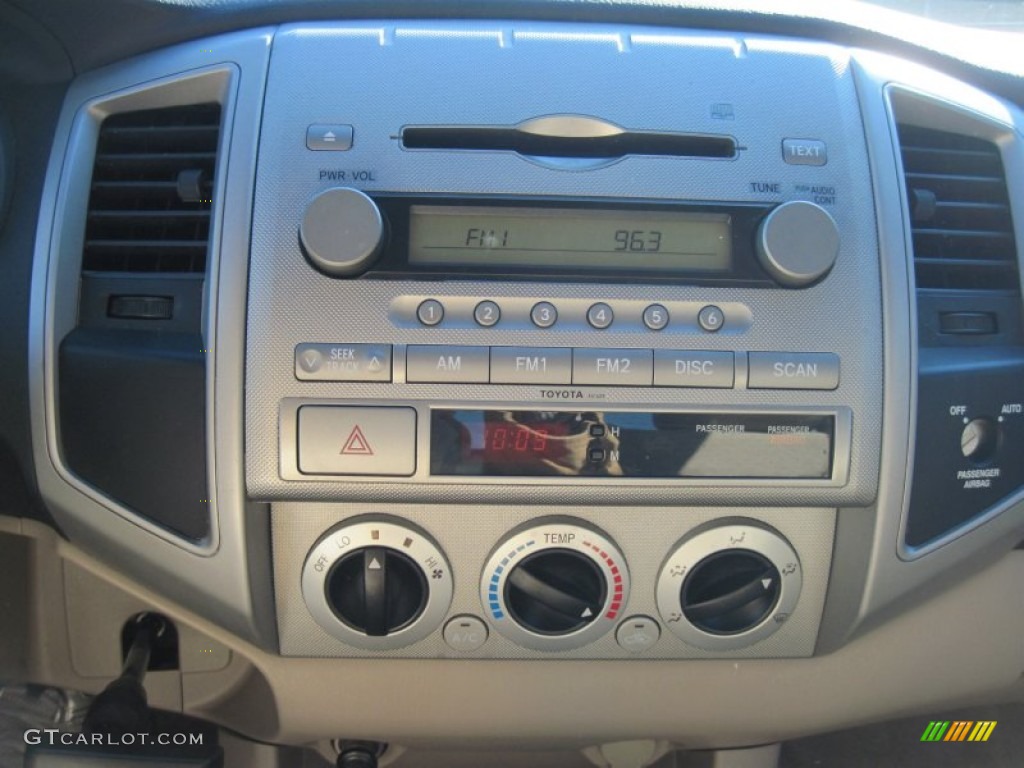 2006 Toyota Tacoma PreRunner Access Cab Controls Photo #52116697