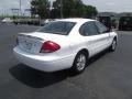 Vibrant White - Taurus SEL Sedan Photo No. 5