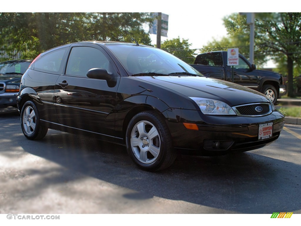 2005 Focus ZX3 SES Coupe - Pitch Black / Charcoal/Charcoal photo #8