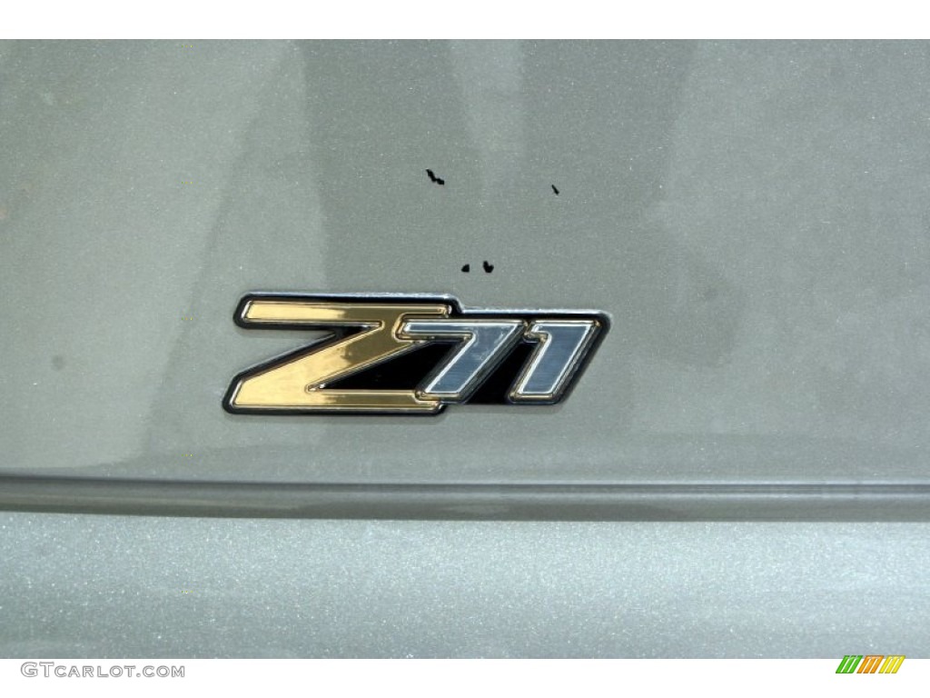 2002 Chevrolet Suburban 1500 Z71 4x4 Marks and Logos Photo #52121794