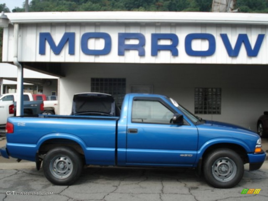 2002 S10 Regular Cab - Space Blue Metallic / Medium Gray photo #1