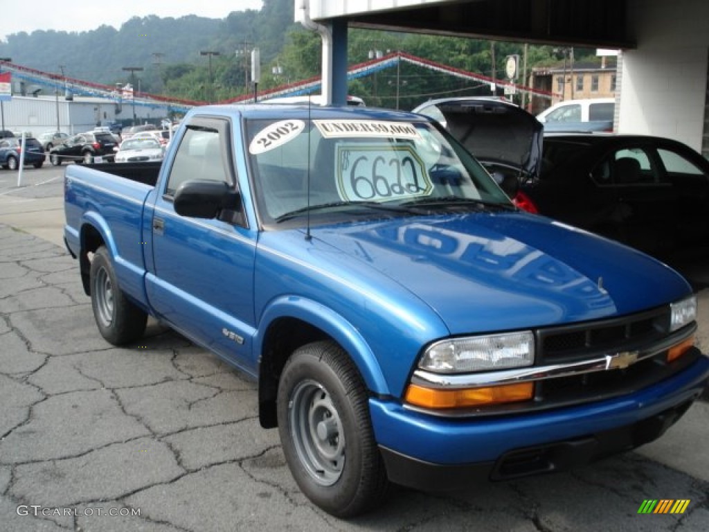 2002 S10 Regular Cab - Space Blue Metallic / Medium Gray photo #2